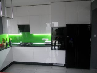 Kuchnia-czarne-agd-zielone-szklo