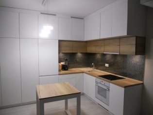 Kuchnia-lakier-matowy-z-laminatem-dab-halifax